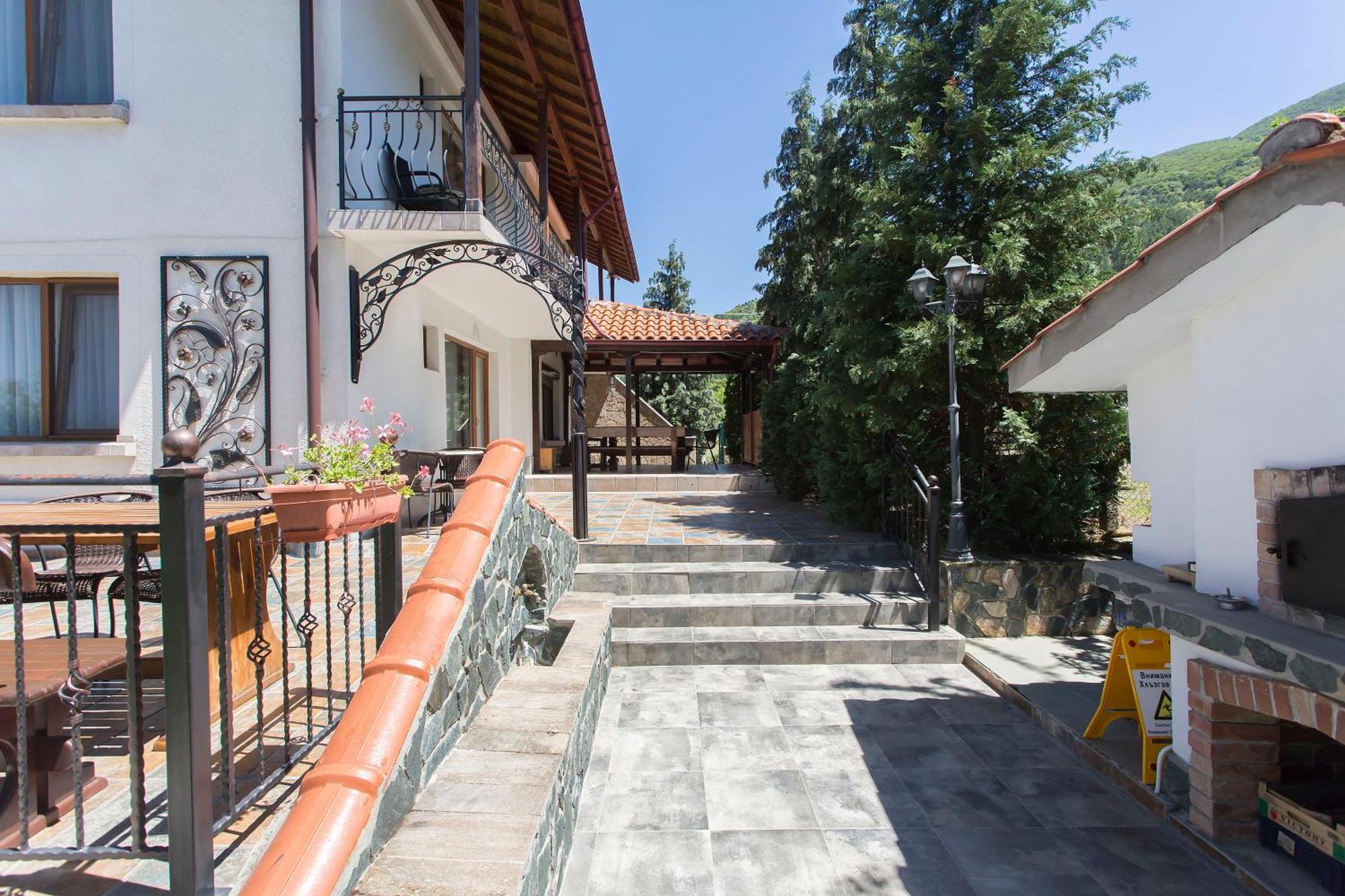 Къща За Гости Перуника Sapareva Banya Exterior foto